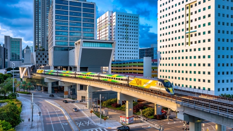 Brightline inaugura su nueva estación ferroviaria que conectará Orlando con Miami