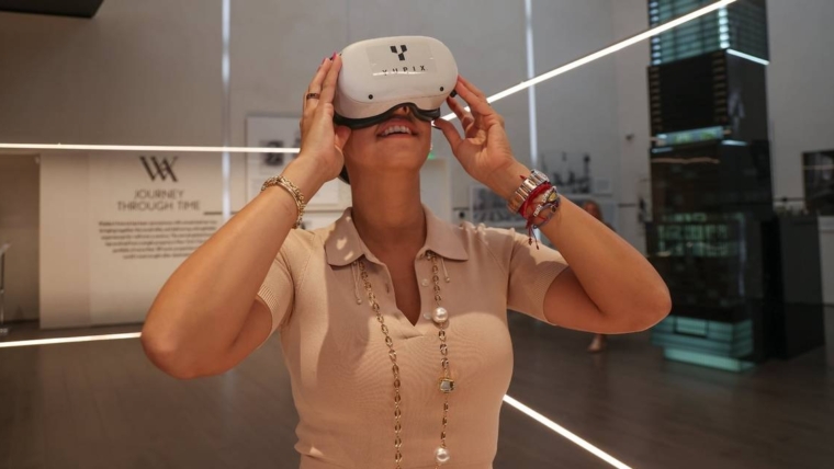 Compradores de condominios de lujo en Miami recorren el mundo digital para ver y sentir rascacielos terminados