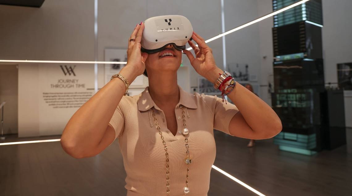 Compradores de condominios de lujo en Miami recorren el mundo digital para ver y sentir rascacielos terminados