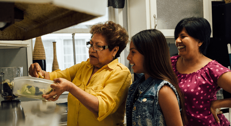 La compra de la vivienda multigeneracional alcanzó un récord: he aquí por qué