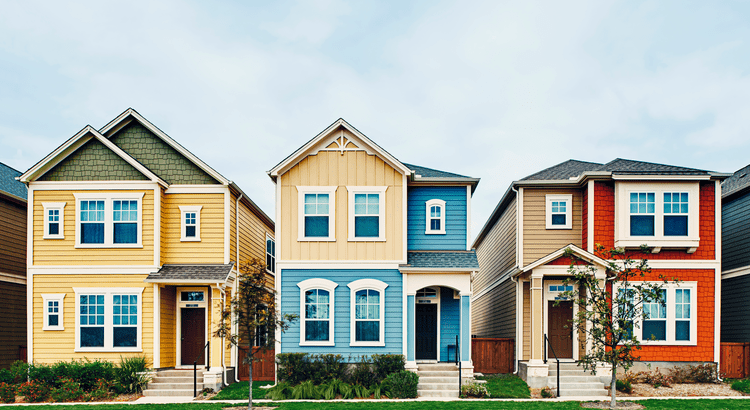 Qué aporta comprar o vender una vivienda a su comunidad